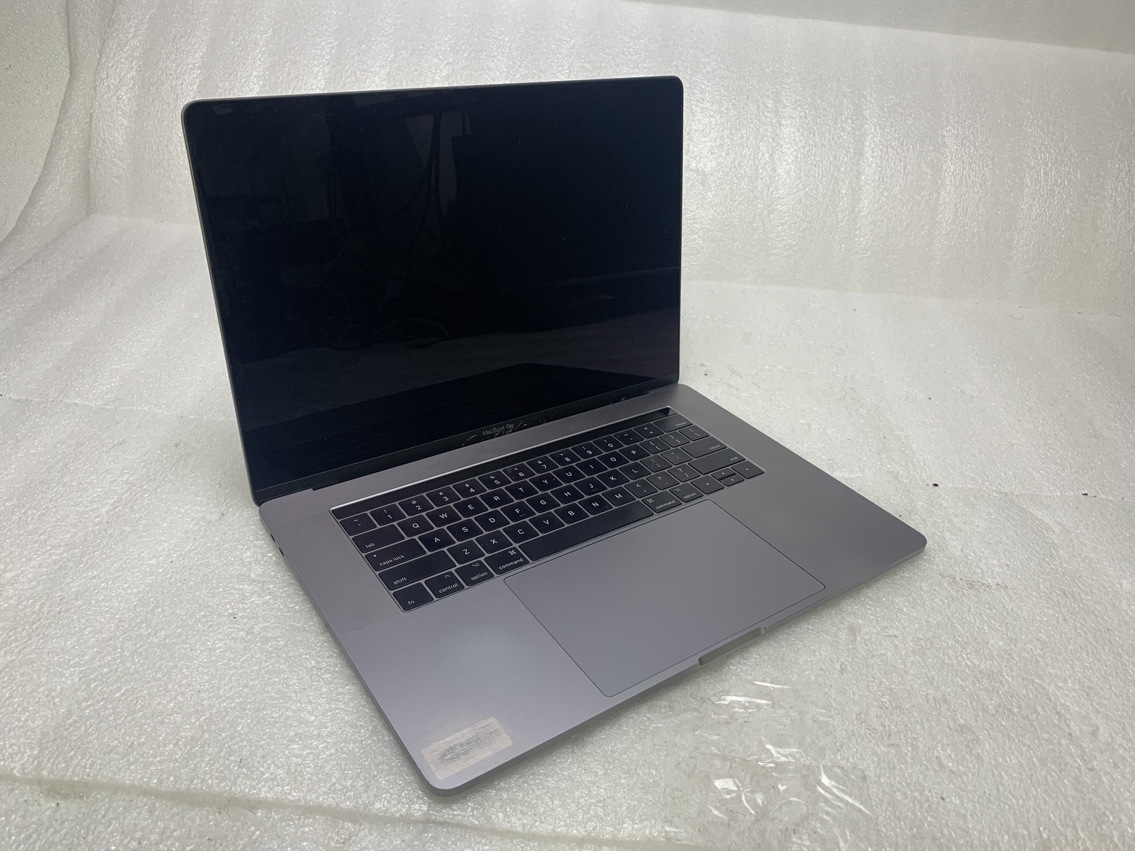 Apple MacBook Pro A1707 2017 Core i7-7820HQ 2.90GHz 16GB RAM 512GB SSD BEZEL DMG