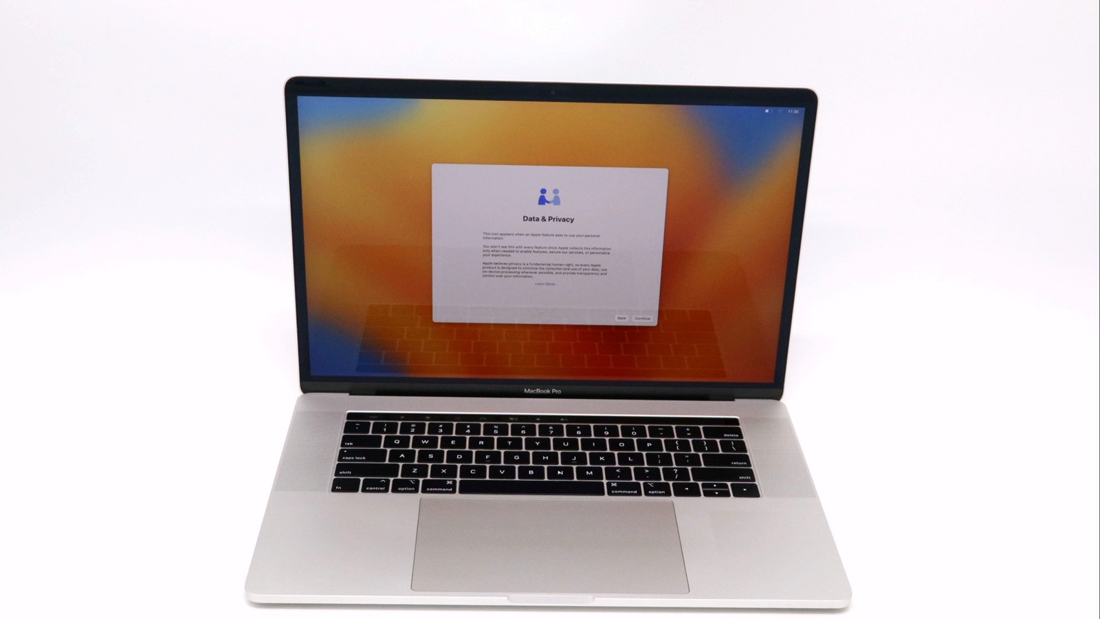 Apple MacBook Pro A1990 15 Core i7 16GB 256GB Silver 2019