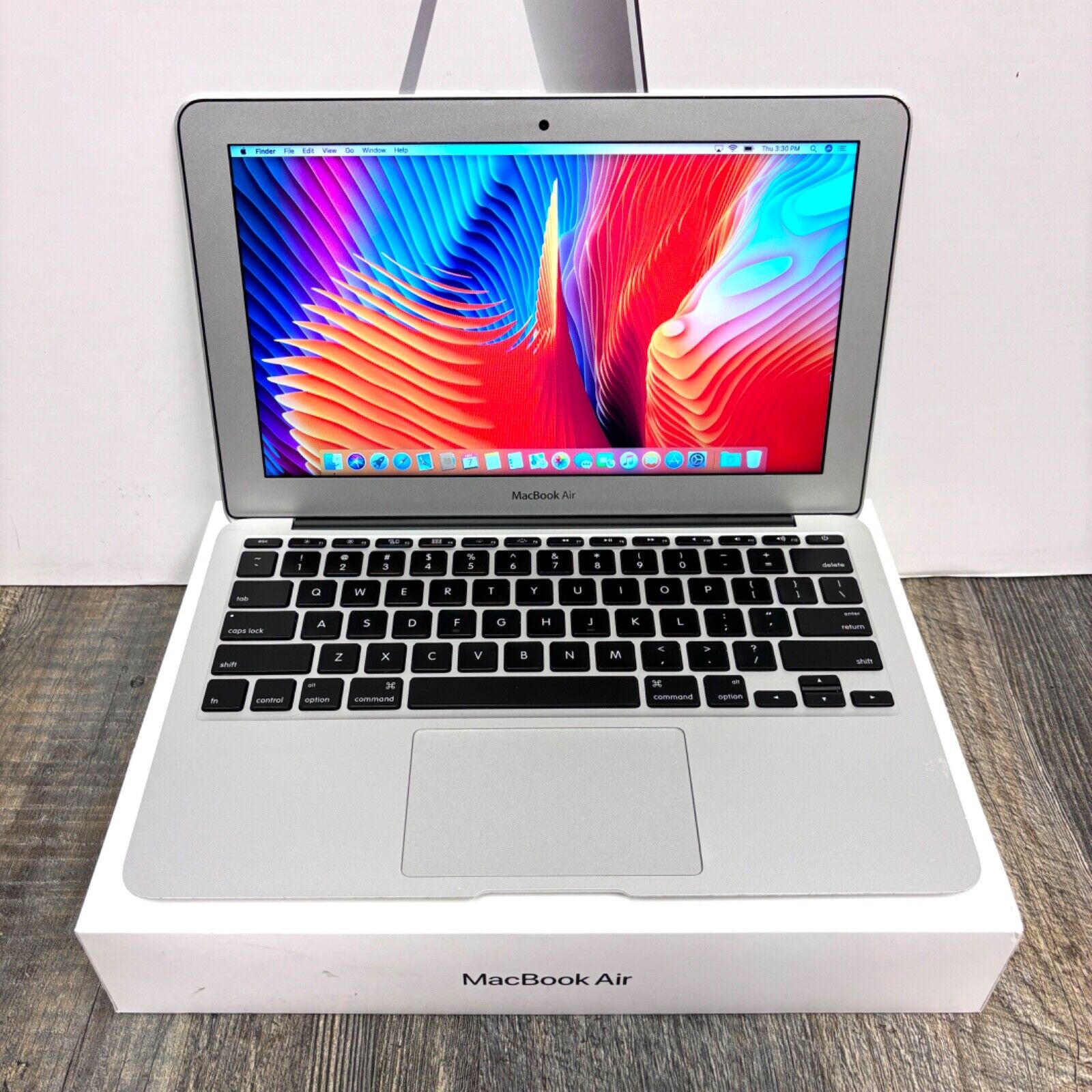 ULTRALIGHT APPLE MACBOOK AIR 11 INCH LAPTOP – 128GB SSD – 1 YEAR WARRANTY