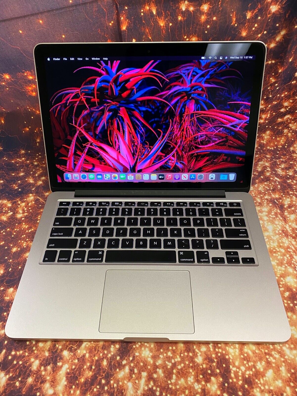 2015 Apple MacBook Pro 13″ Retina/ 2.7 Core i5 / 8GB / 256GB SSD. MacOS Monterey