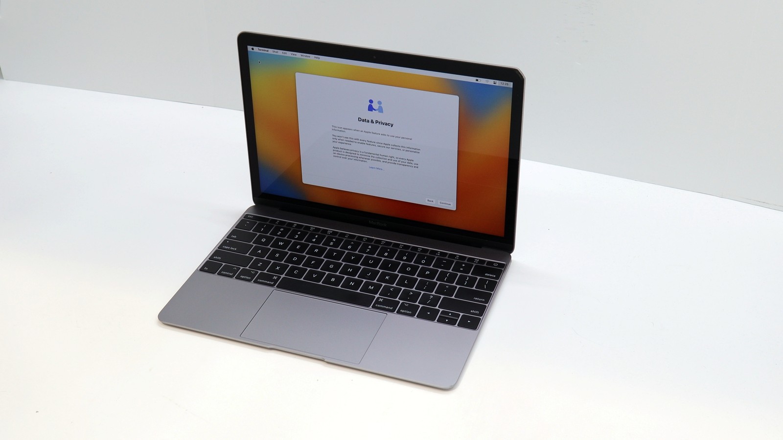 Apple MacBook 10, 12 Core i7 16GB 512GB Gray 2017 – Used Good