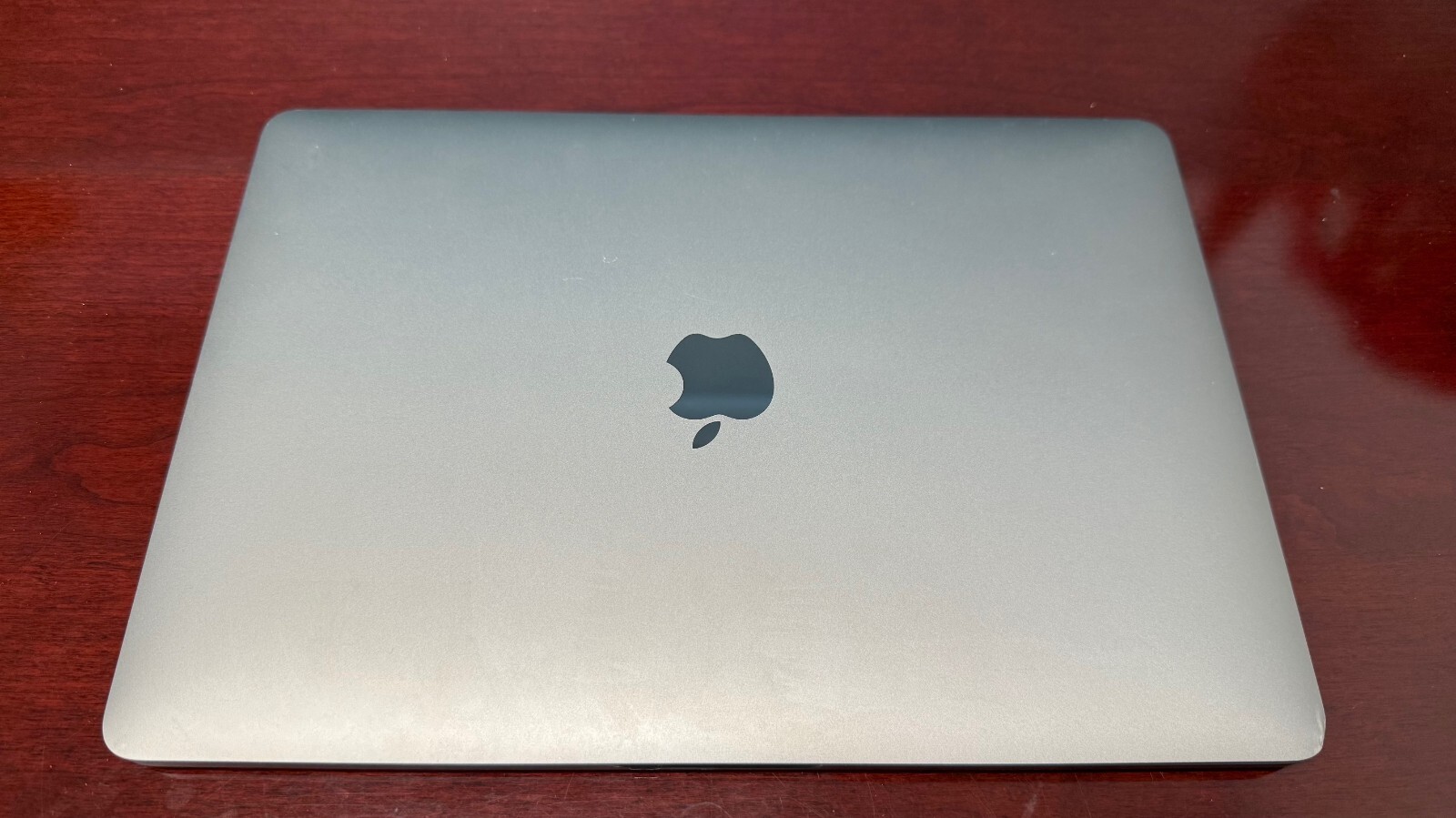 Apple MacBook Pro 13″ (256GB SSD, Intel i5, 8GB) – Space Gray – Cosmetic Issues
