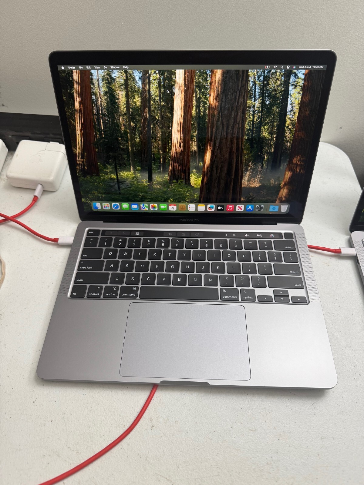 2020 Apple MacBook Pro 13″ Touch Bar i5 2.0ghz  – 16GB 512GB – WON’T CHARGE