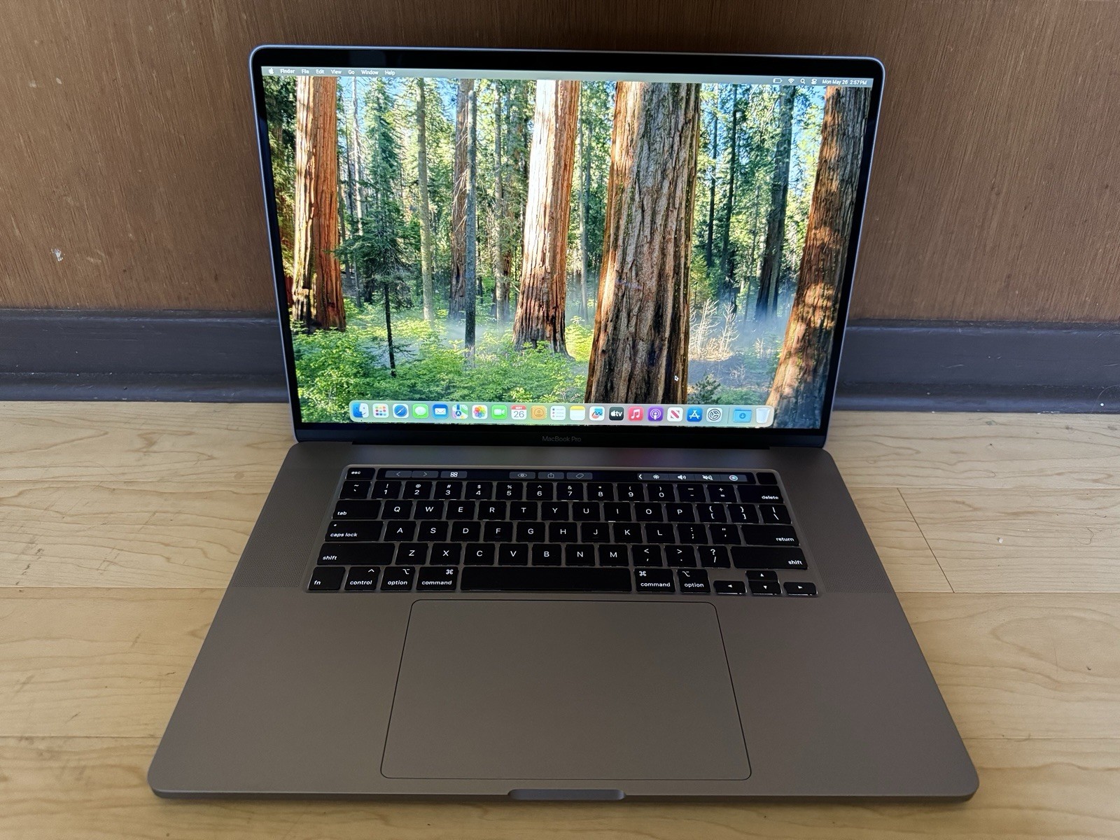 16″ Apple MacBook Pro 2.4GHz Intel Core i9 32GB RAM 512GB SSD 2019