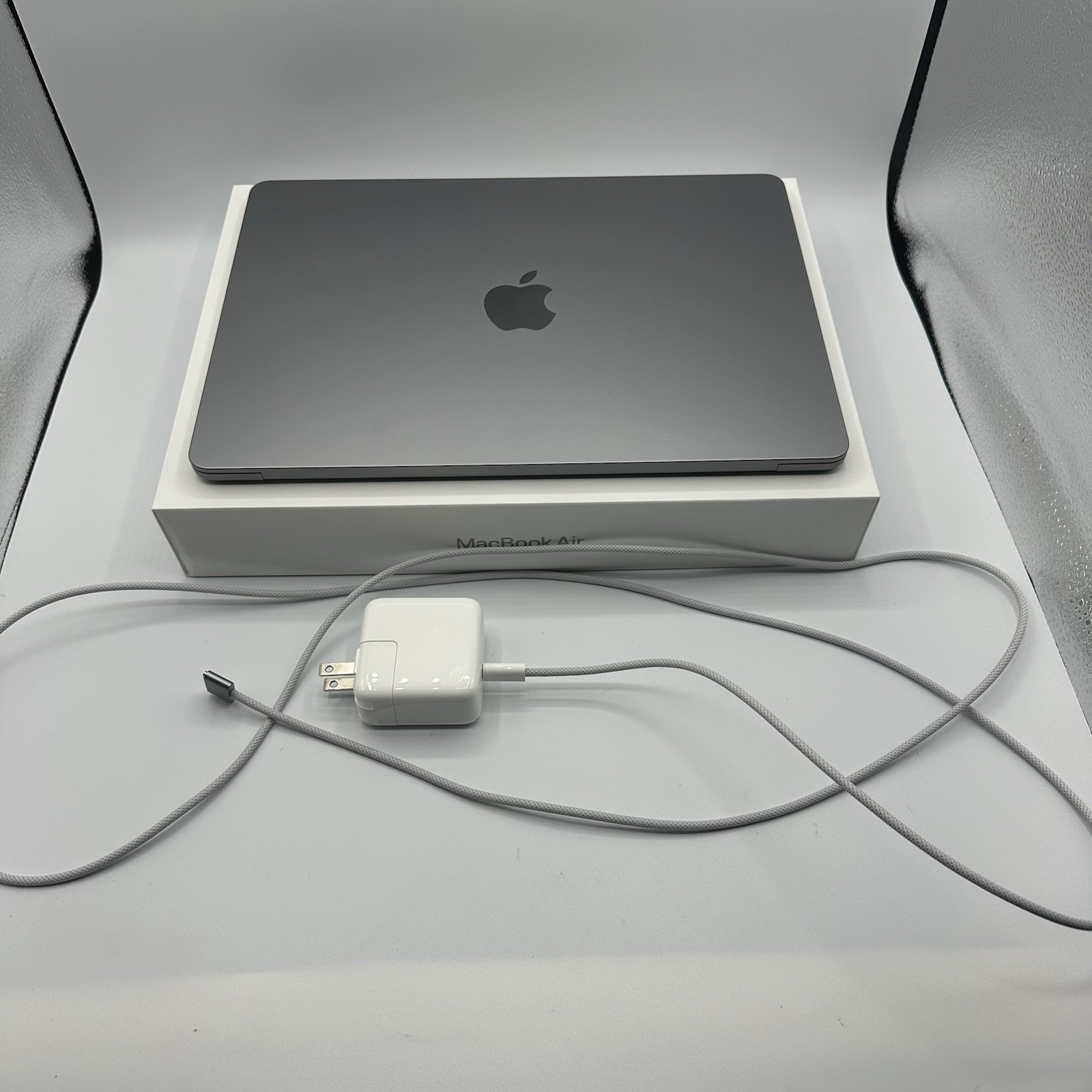 Apple MacBook Air 13.6″ (256GB SSD, M2, 8GB) Laptop – Space Gray – MLXW3LL/A…