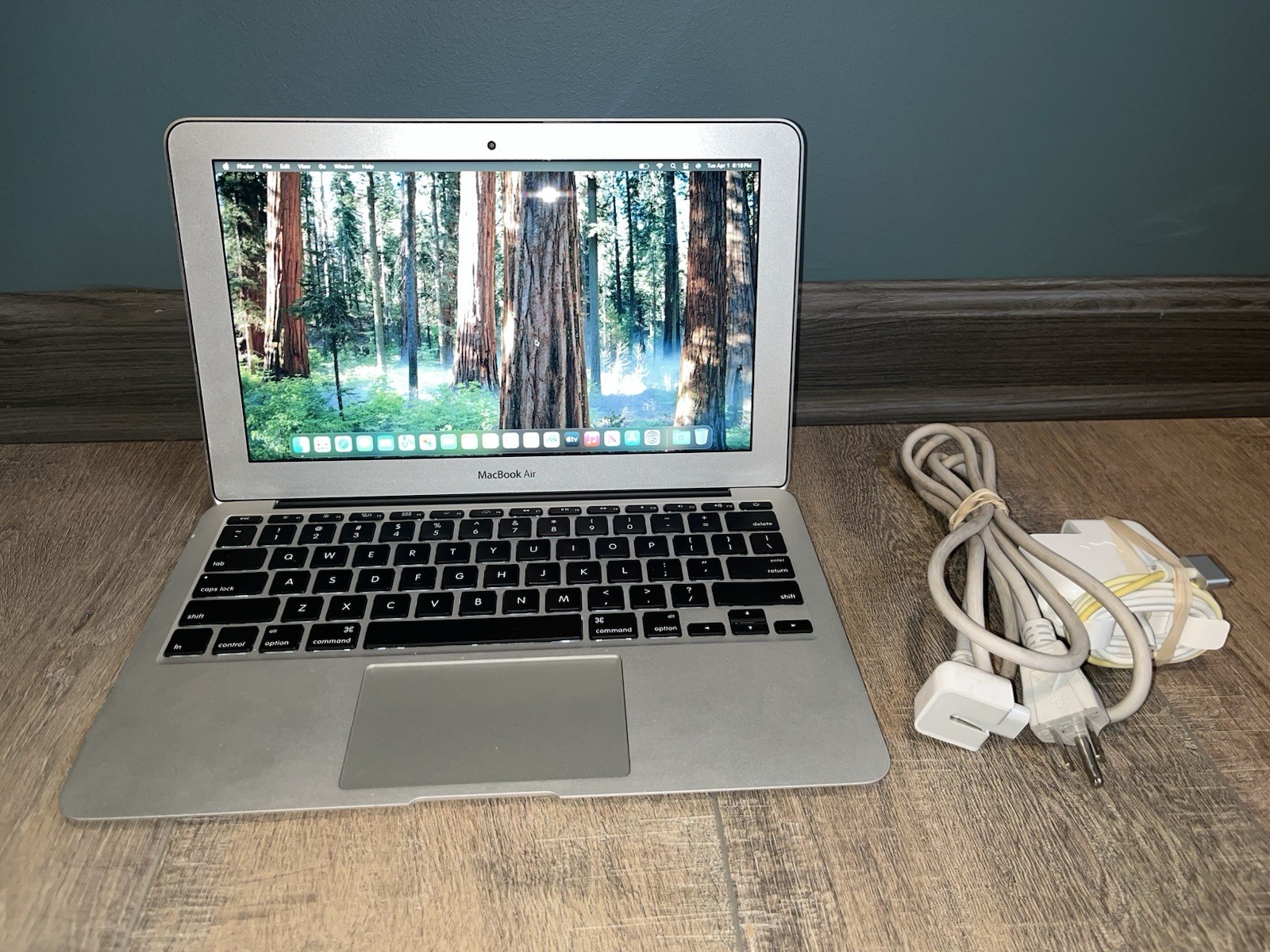 Apple MacBook Air A1465 11.6″ Laptop – MD711LL/B (April, 2014)