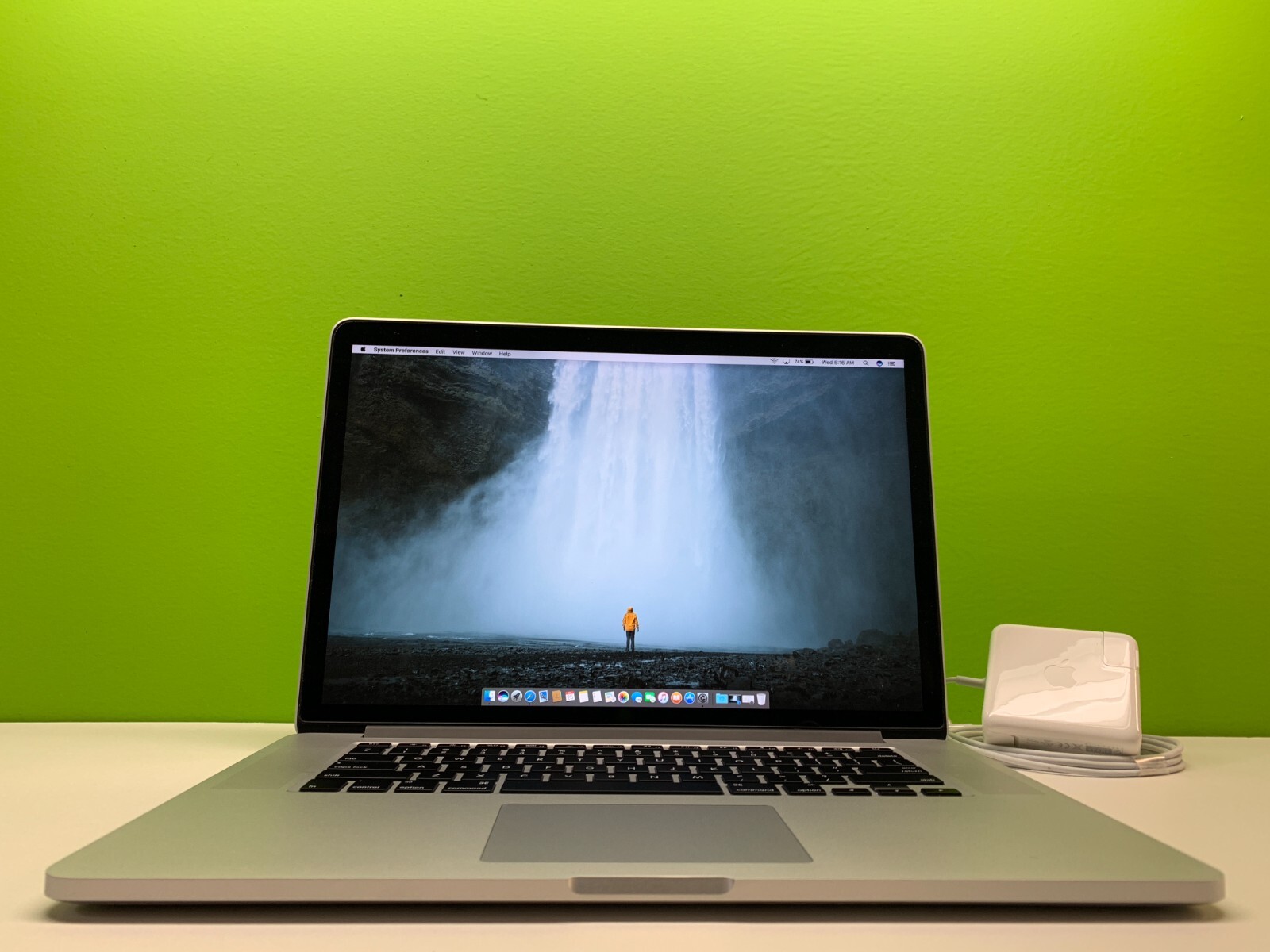 APPLE MacBook Pro 15 Retina / R9 GFX / 4.0GHz Quad i7 Turbo / 16GB RAM 500GB SSD
