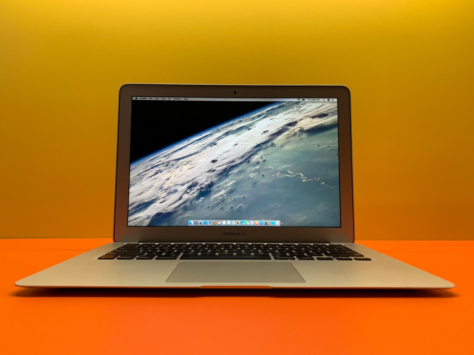 Apple MacBook Air 11 inch Laptop / 1.3GHz Core i5 / 256GB SSD / SEQUOIA