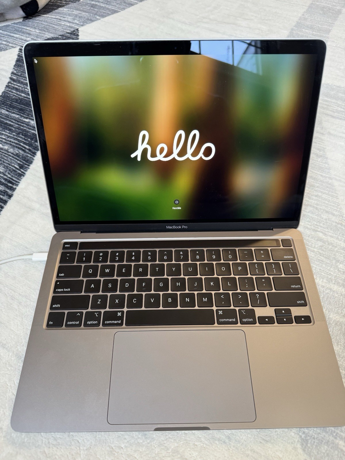 Apple MacBook Pro 13″ Retina Touch Bar Touch ID  A1706 I5 2.9Ghz 8GB 256GB