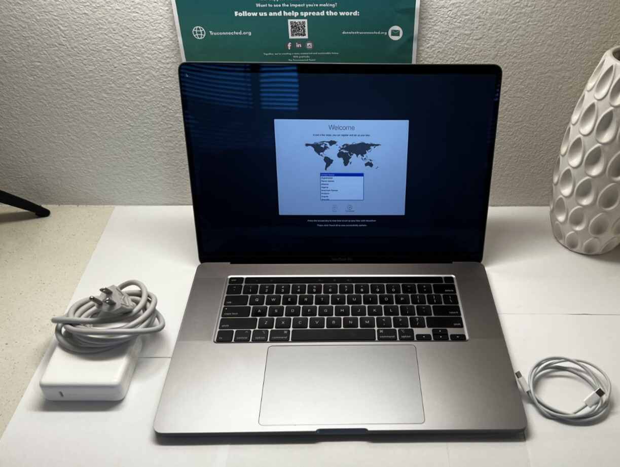 Apple 2019 MacBook Pro 16in 2.6 GHz 6 Core I7 16GB 500GB SSD A2141
