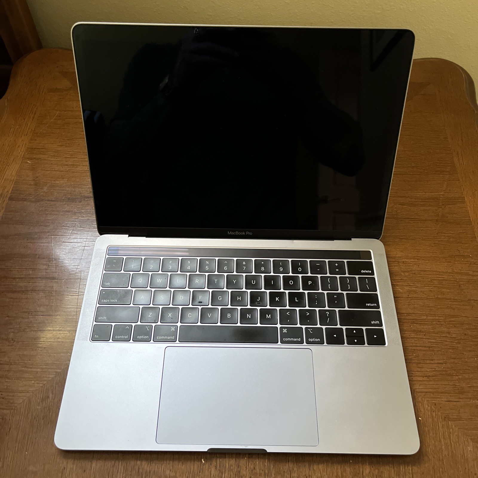 Apple MacBook Pro 13.3″ (512GB SSD, Intel Core i5 8th Gen., 2.40 GHz, 8GB)Laptop
