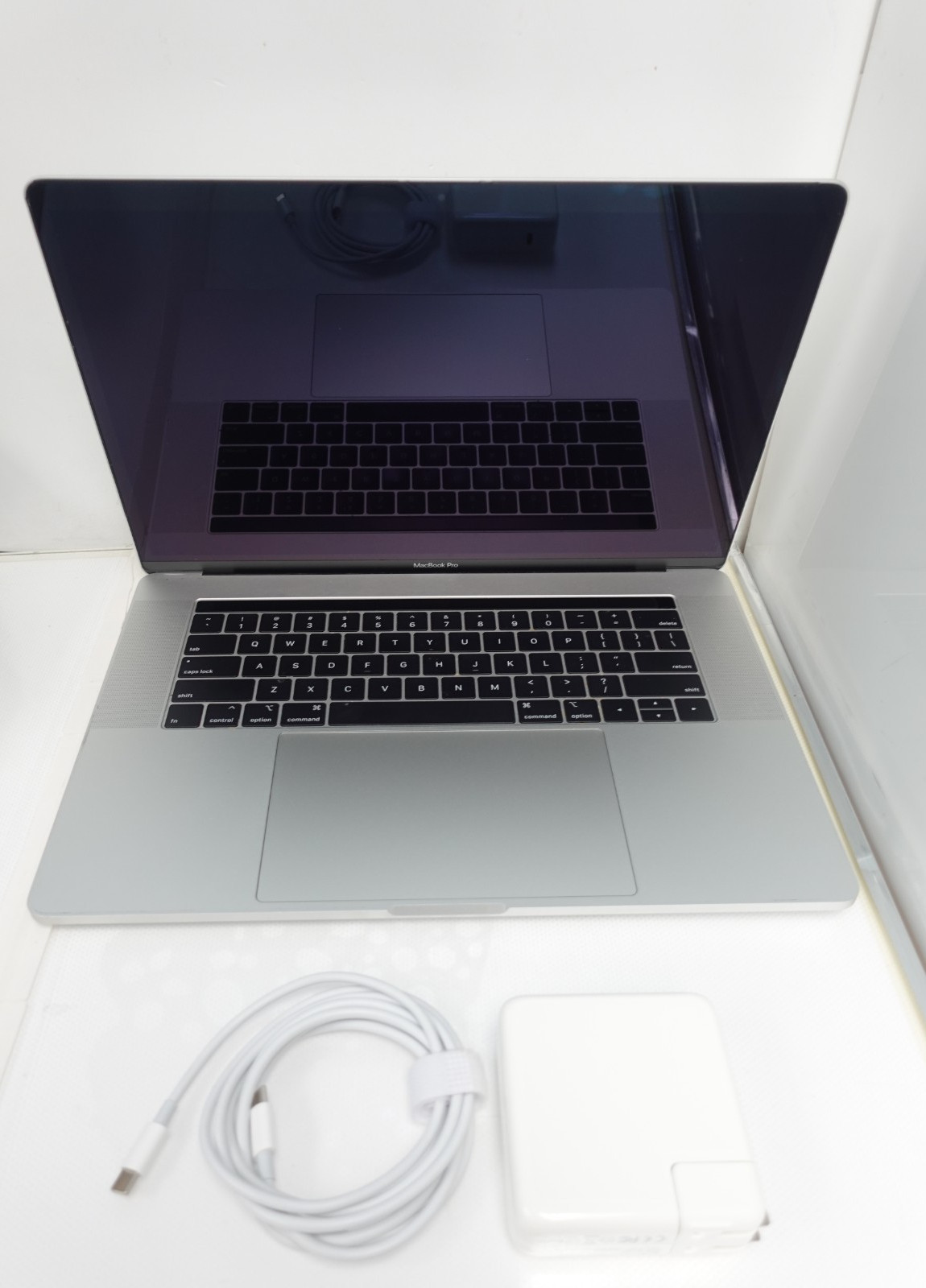 Apple MacBook Pro 15.4″ Intel Core i7, 16GB RAM, 256GB Laptop
