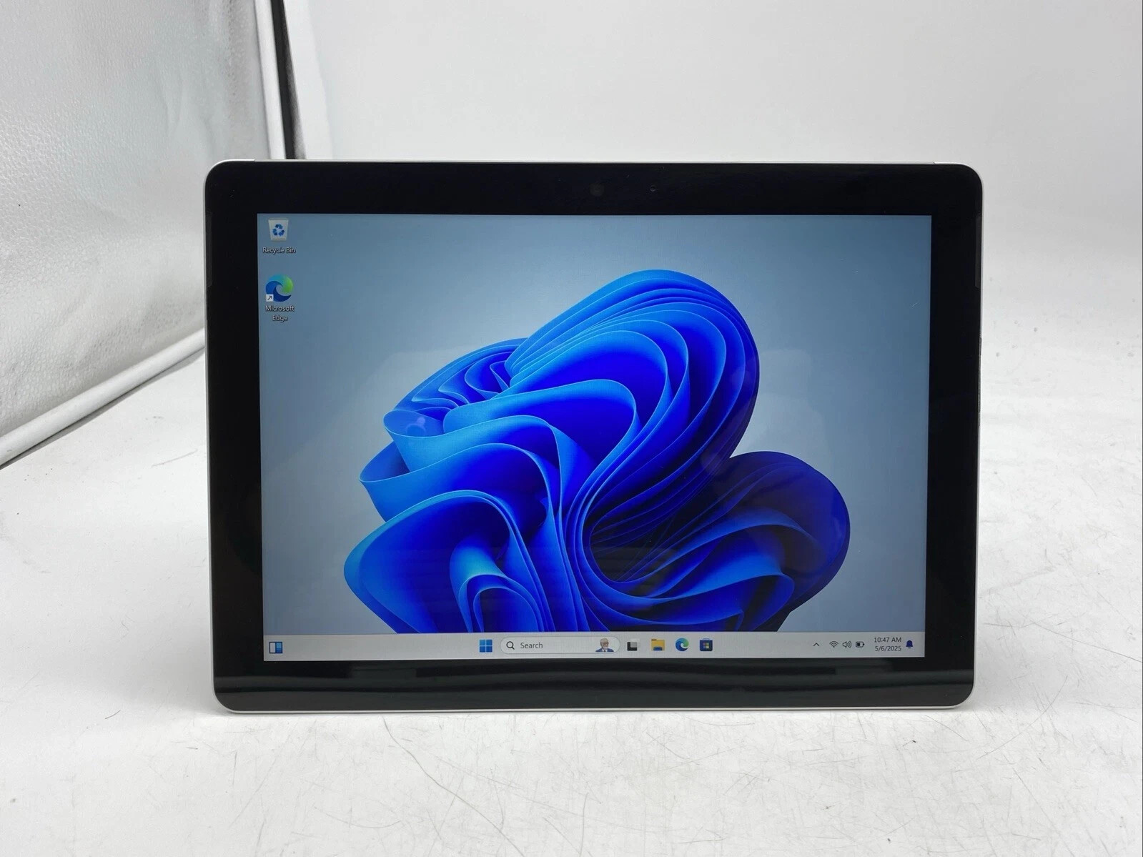 Microsoft Surface Go Tablet Pentium 4415Y 1.6GHz 8GB RAM 128GB SSD  Windows 10