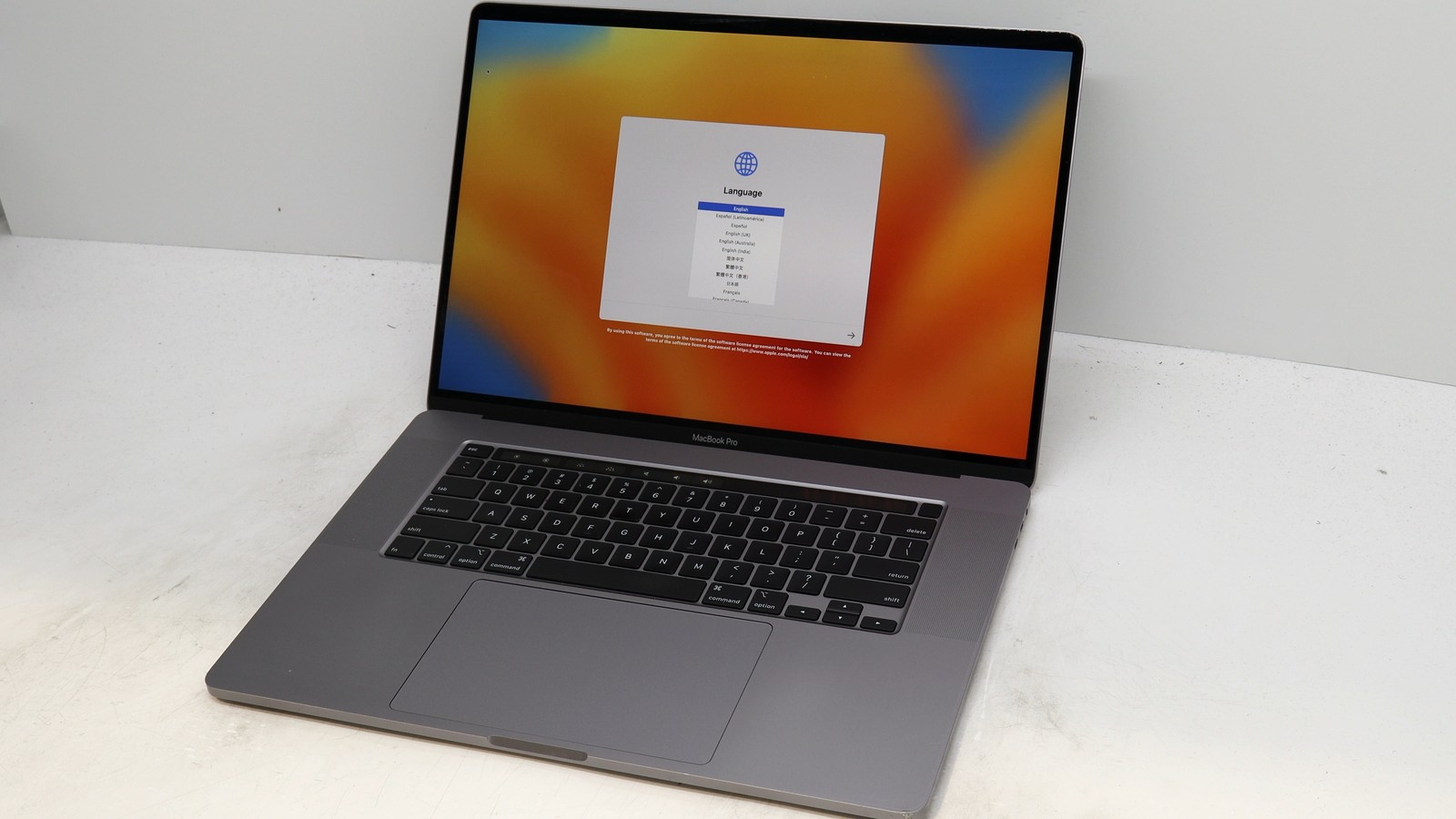 Apple MacBook Pro A2141 16 Core i7 32GB 512GB Gray 2019