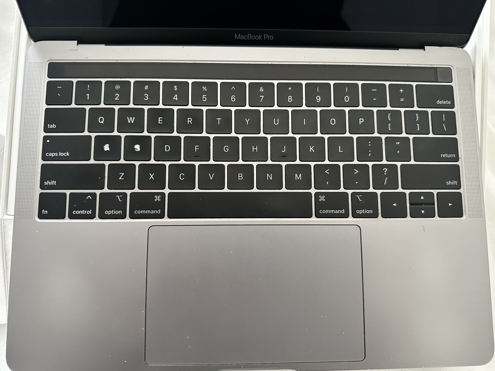 Apple MacBook Pro 13.3″ (256GB SSD, Intel Core i5 8th Gen., 2.40 GHz, 8GB)…