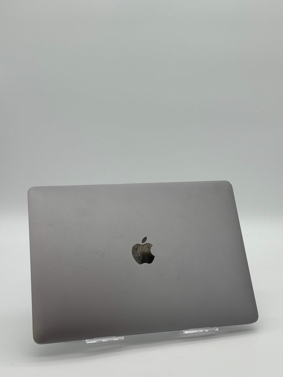 Apple MacBook Pro 13″ A2289 2020 – Core i5, 256GB, Gray, Used.