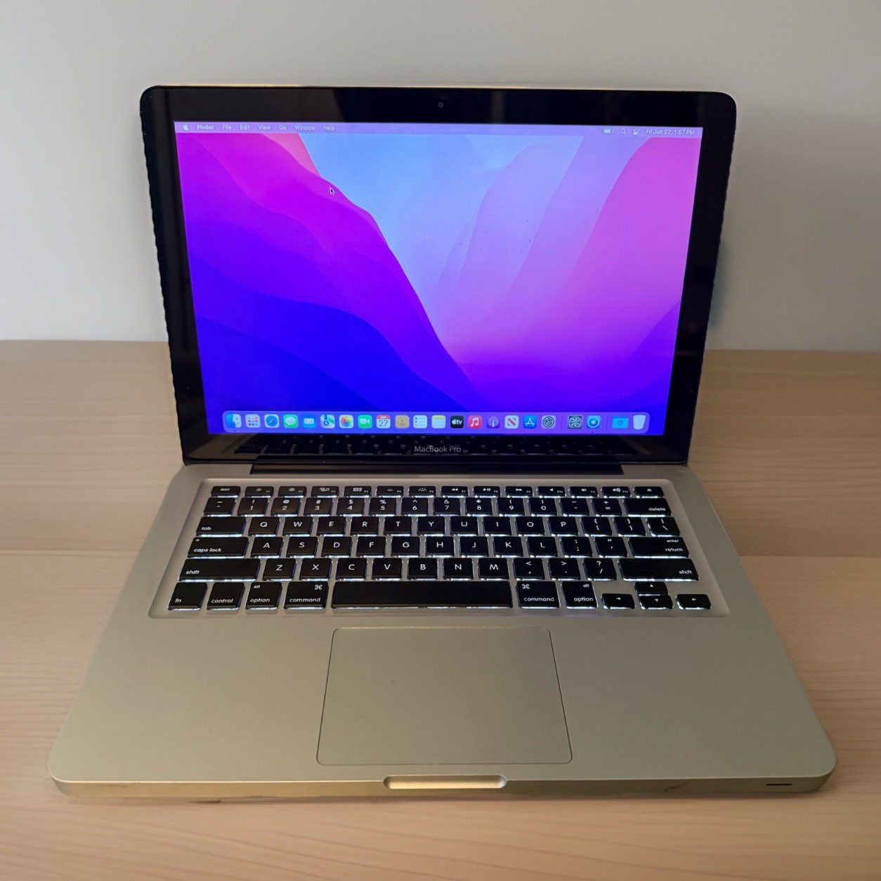 Apple MacBook Pro 13” | 2.4 GHz Intel i5 | 4GB RAM | SSD | 9412