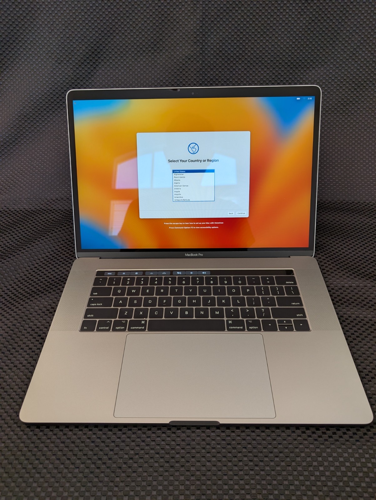 Apple MacBook Pro 14,3 2017 15″ i7 3.1GHz | 16GB  | 2TB SSD | Radeon P560 Gray