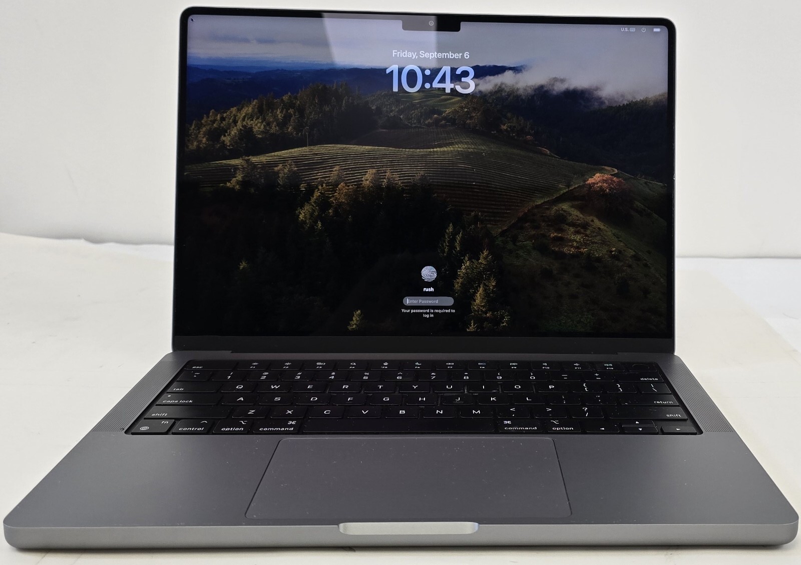 Apple MacBook Pro M1 Pro, 14.2, 16GB, 512GB MKGP3LL/A