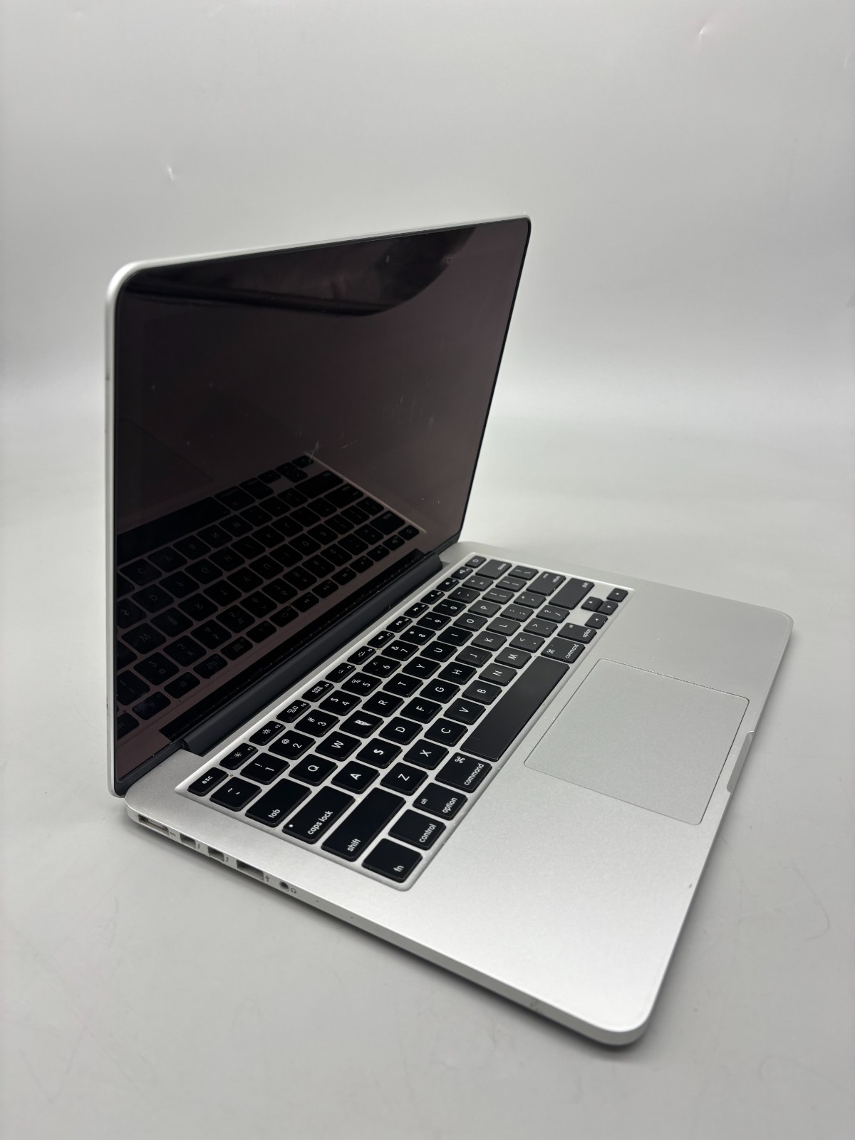 Apple MacBook Pro 13″ 2015 A1502 i5-5257U 256GB SSD 8GB DDR4 -C/See photo, descr