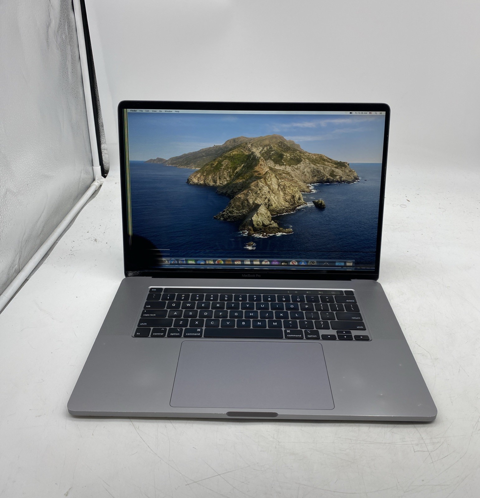 Apple MacBook Pro 16″ 2019 i9-9980HK 2.3GHz 16GB RAM 1TB SSD Catalina AMD Radeon