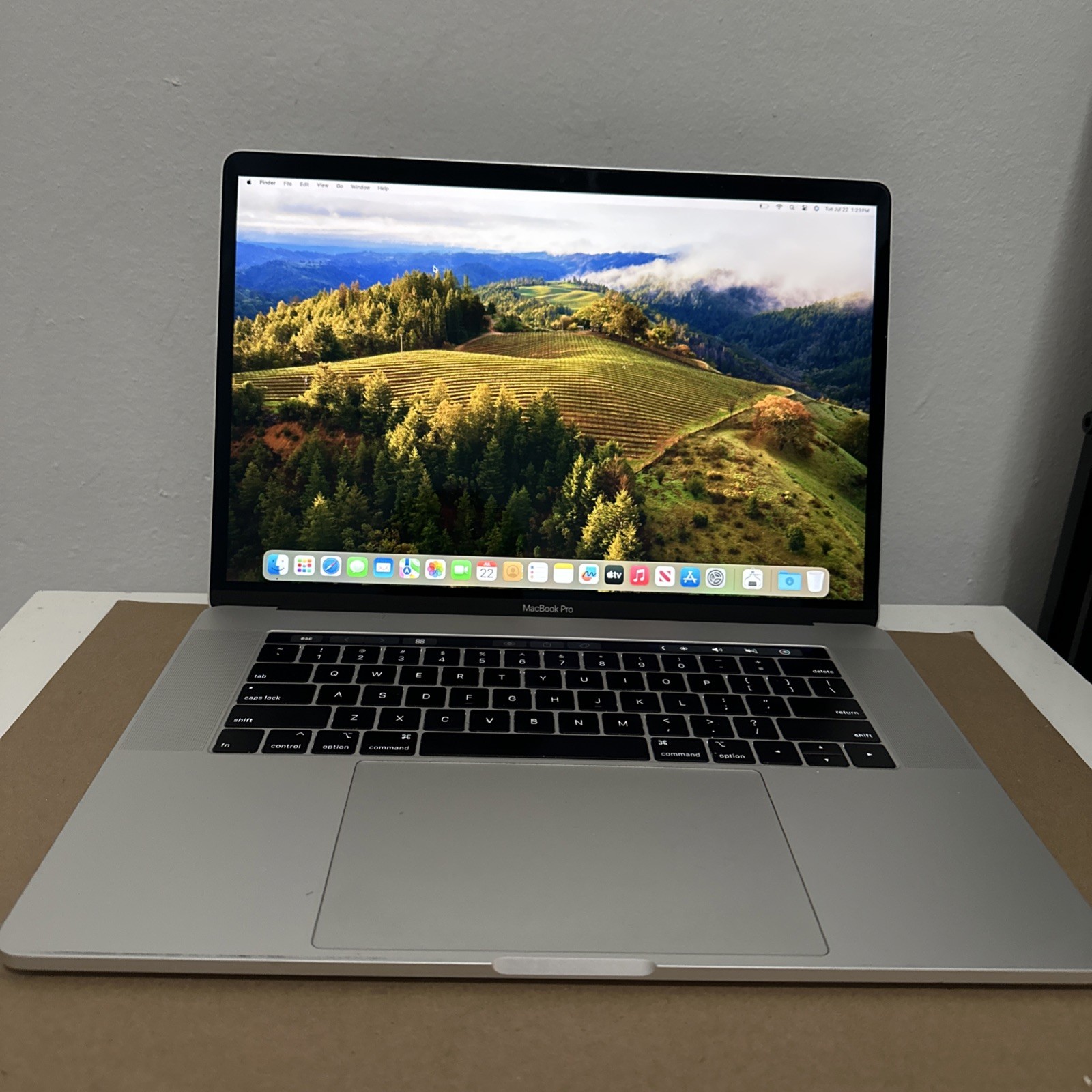 Apple MacBook Pro 2018 15.4″ Intel Core i7 2.6GHz 16GB RAM 512GB SSD A1990