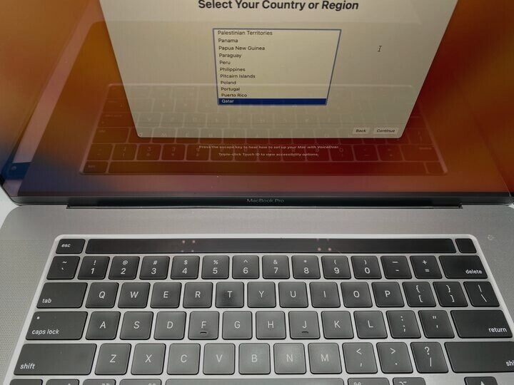 Apple MacBook Pro MVVM2LL/A Intel Core i9-9880H @ 2.30GHz 16GB RAM 1TB SSD