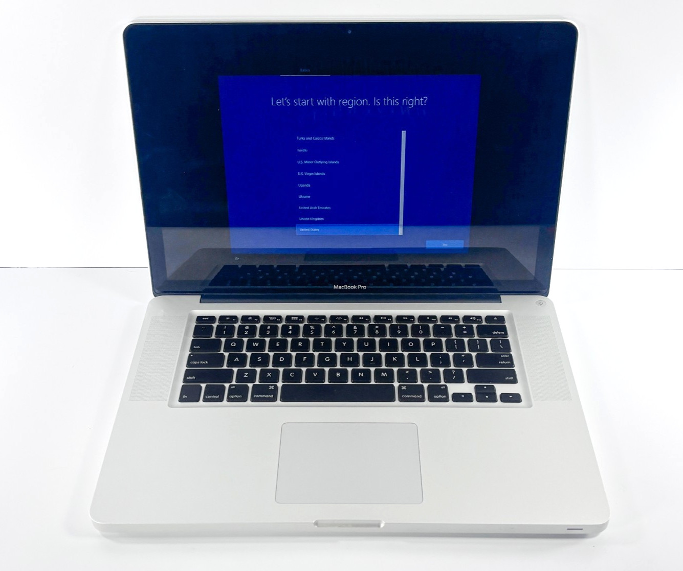 2011 Apple MacBook Pro 15″ A1286 – 2.2GHz i7, 4GB RAM, 500GB HDD, Windows 10