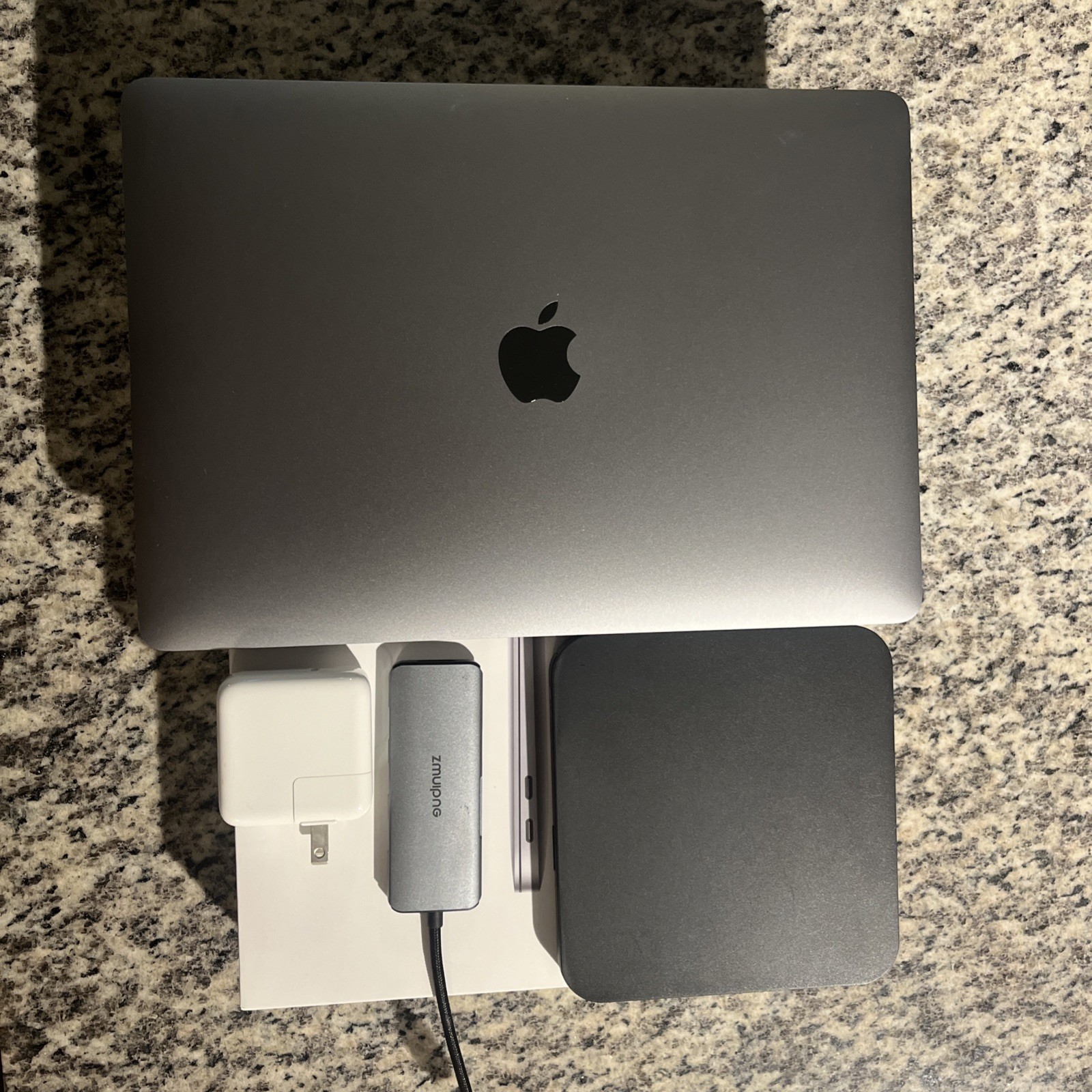 Apple MacBook Air 13-inch A2337