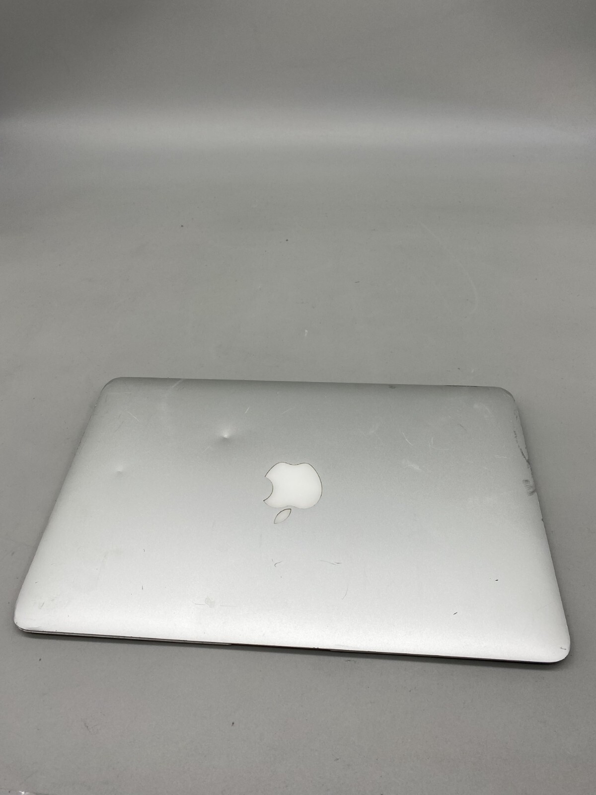 Apple MacBook AIR 11″ A1465 i5-5250U 4GB DDR3L 128GB Silver -C/See photo, descr