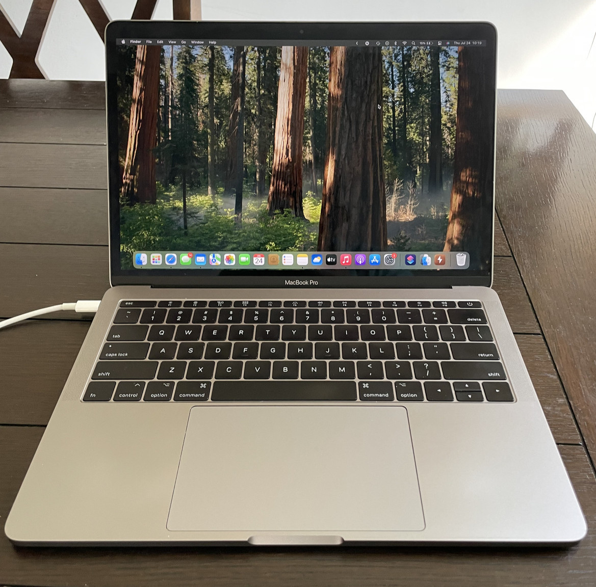 Apple MacBook Pro 13 in 2017 Space Gray/Intel Core i5 2.30 GHz, 128 GB 8 GB…