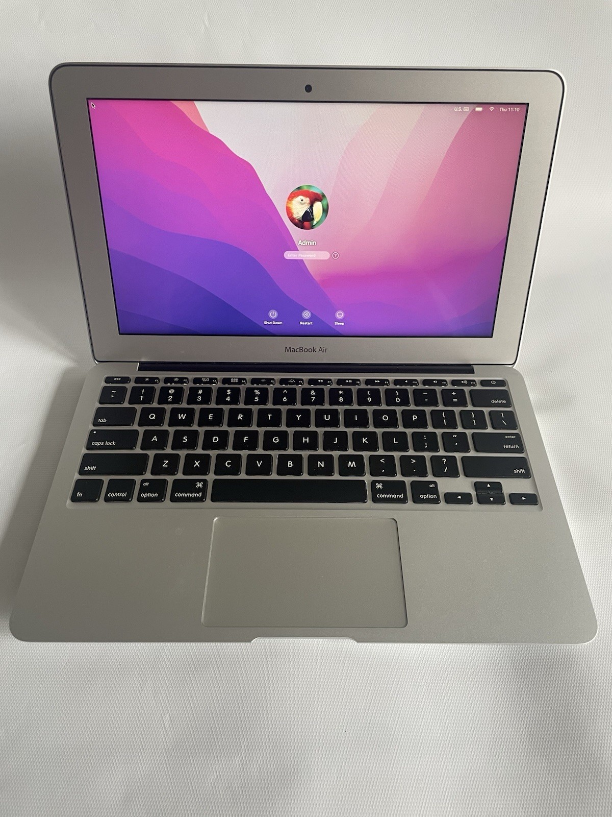 Apple MacBook Air 11″ – i5 2015 1.6GHz 4GB RAM 128GB SSD  MJVM2LL/A*