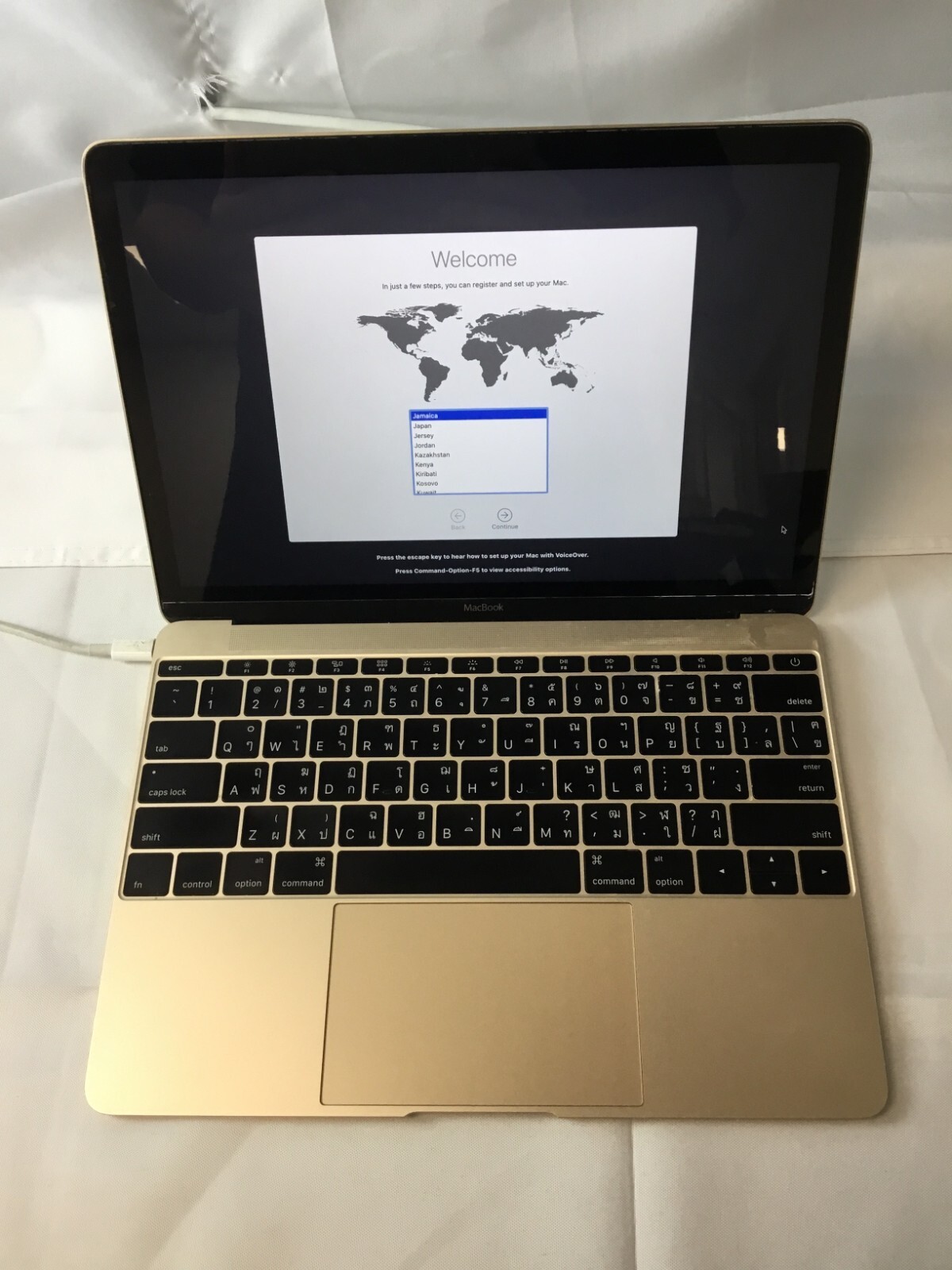 Apple Macbook (E2015) 12″ “Core M” 1.10GHz 8GB 256GB SSD Gold Grade C