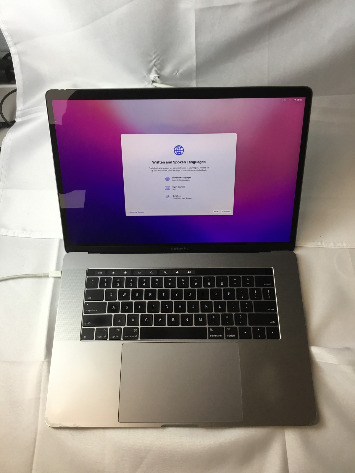 Apple MacBook Pro (M2017) “Core i7″ 15.4” 3.1 GHz 16 GB 512 GB SSD Grade C