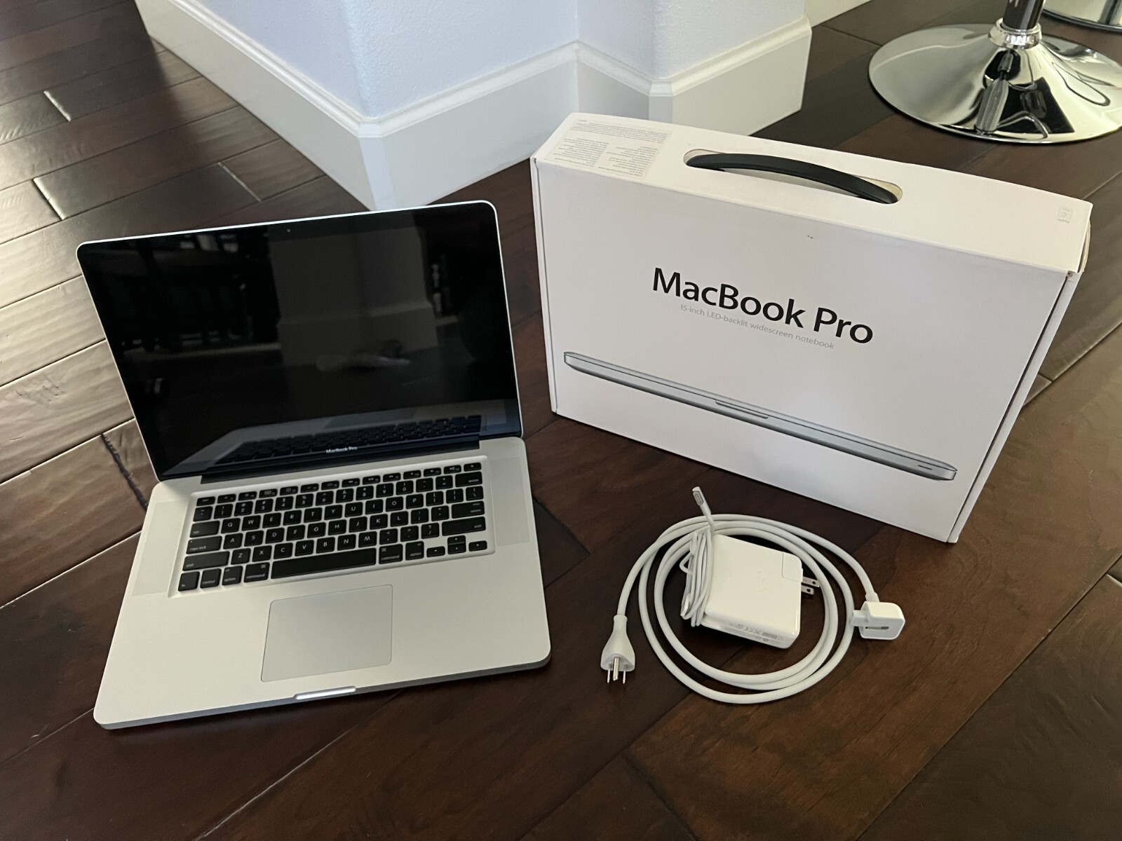 Apple MacBook Pro 15.4″ 2.4GHz 8GB RAM 512SSD OS 10.13.6