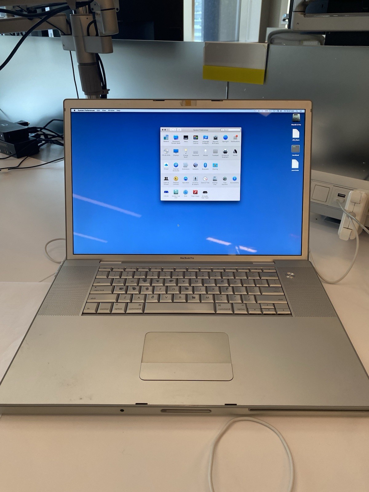 Apple MacBook Pro 17” 6GB RAM 500 GB Storage (Early 2008)