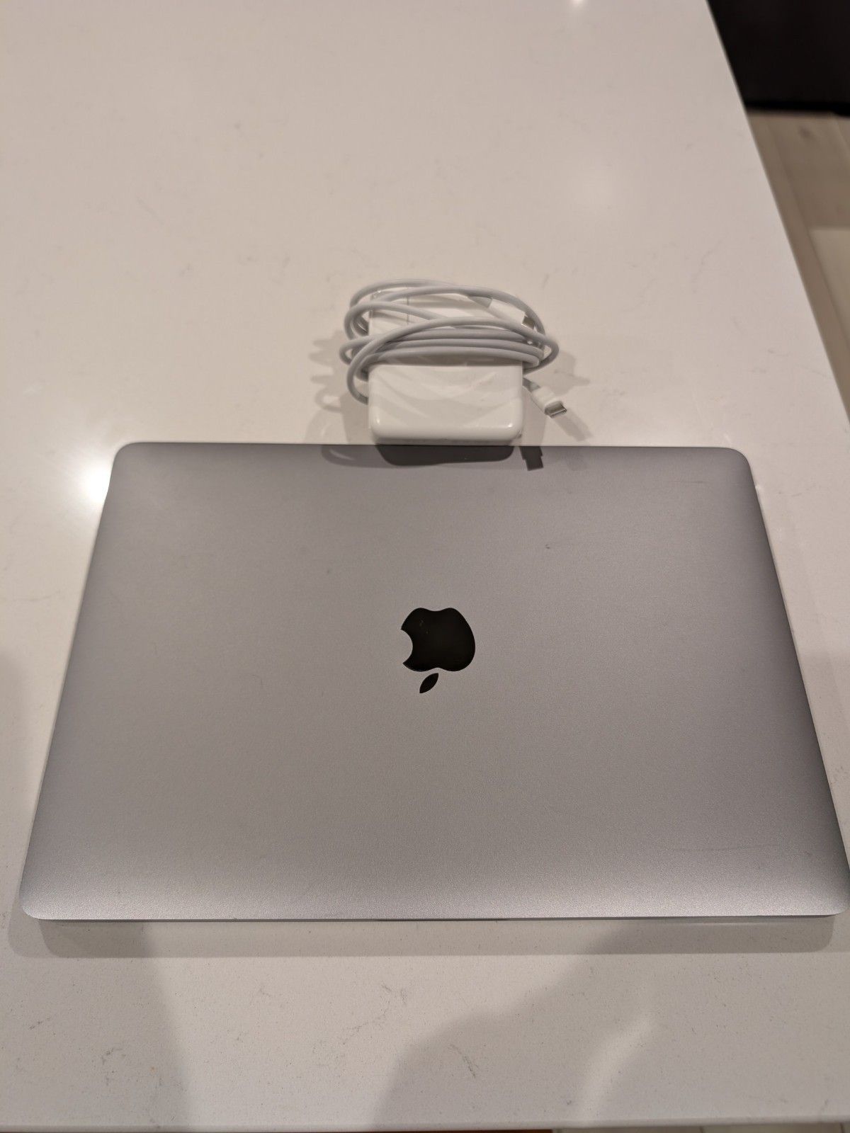 Apple MacBook Pro 16-inch 2019 A2141 i7-9750H 2.6GHz 16GB RAM 512GB SSD TouchBar