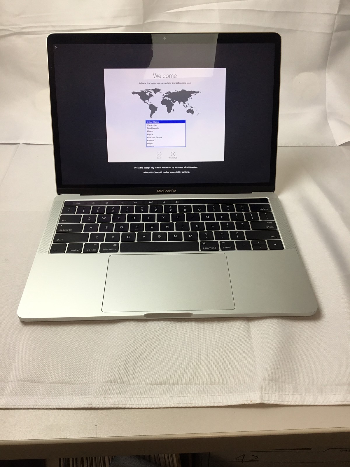 Apple MacBook Pro (L2016) Core i7 13.3″ 3.3 GHz 16 GB 1TB SSD Grade C