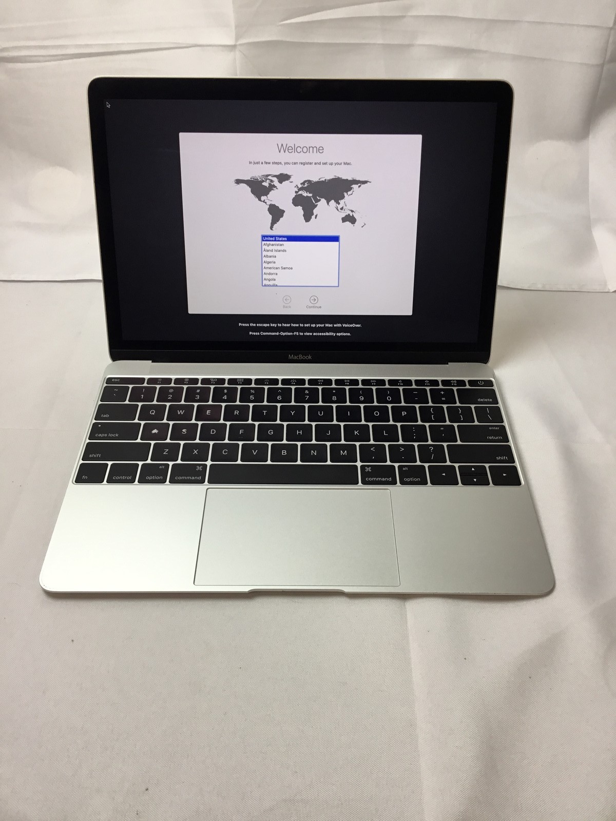 Apple MacBook (E2016) “Core M3” 8 GB 256 GB SSD Grade C