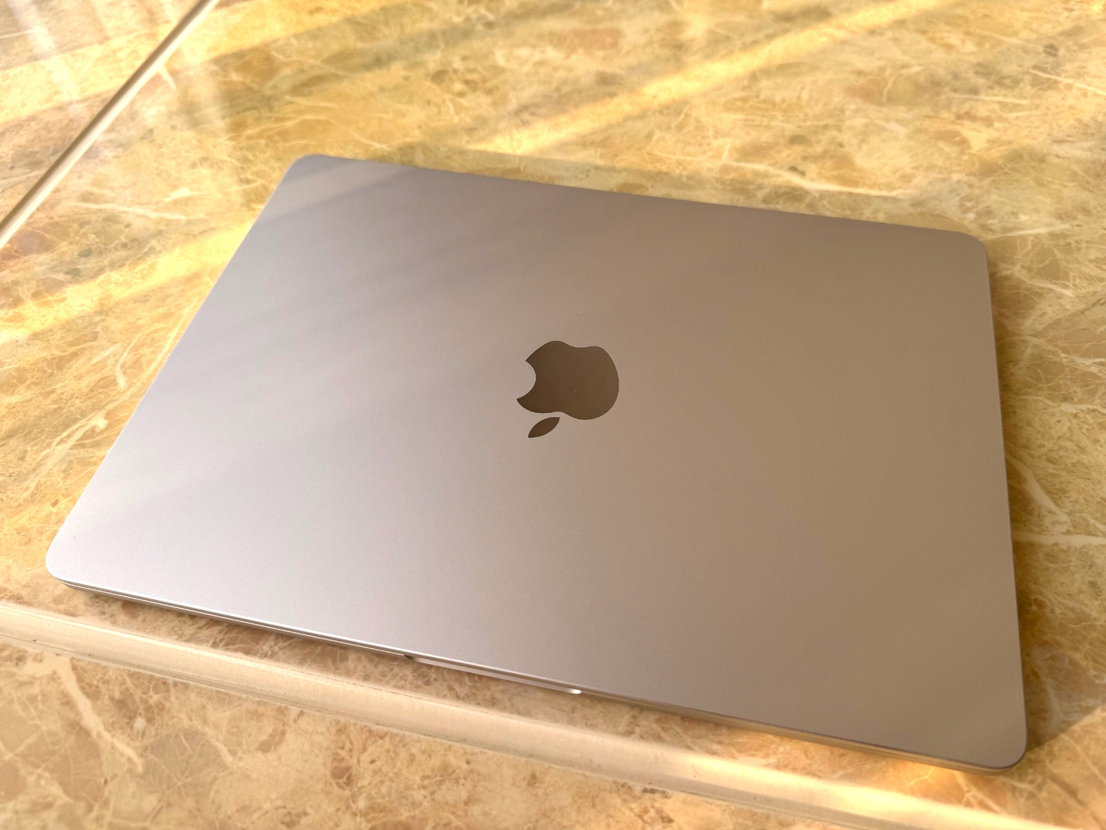 Apple MacBook Air 13.6″ (512GB SSD, M2, 8GB) Laptop – Starlight – MLY23LL/A…