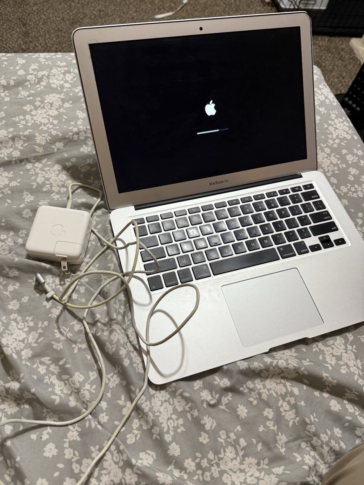 2017 Apple MacBook Air 13” – Works Great