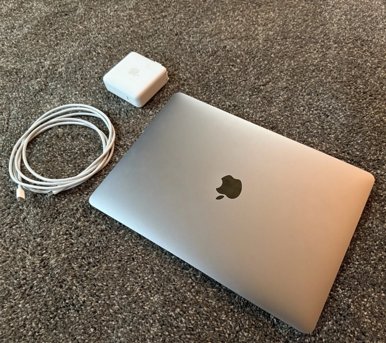 2019 Apple MacBook Air 13.3″ i5 1.6GHz 8GB RAM 128GB SSD Space Gray A1932 – Good