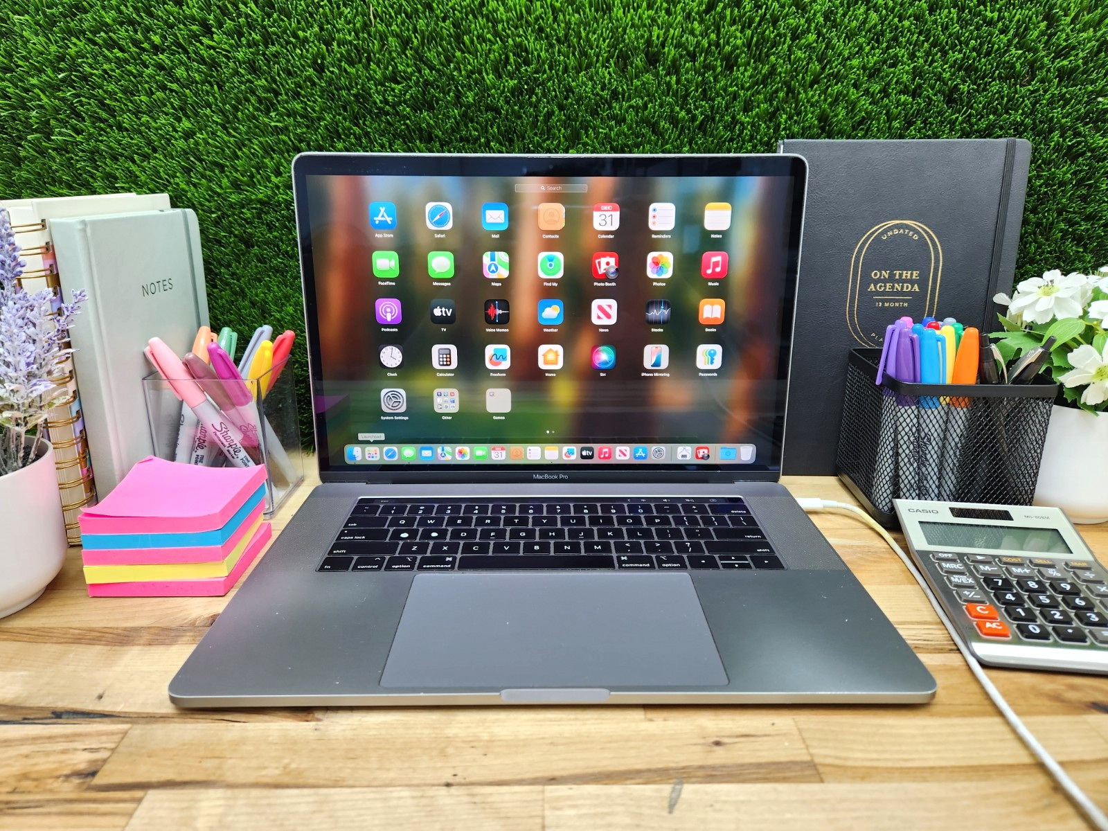 Apple MacBook Pro 2019 A1990 15.4″ Core i9 2.4GHz 16GB 1TB SSD Pro 560X MacOS ~