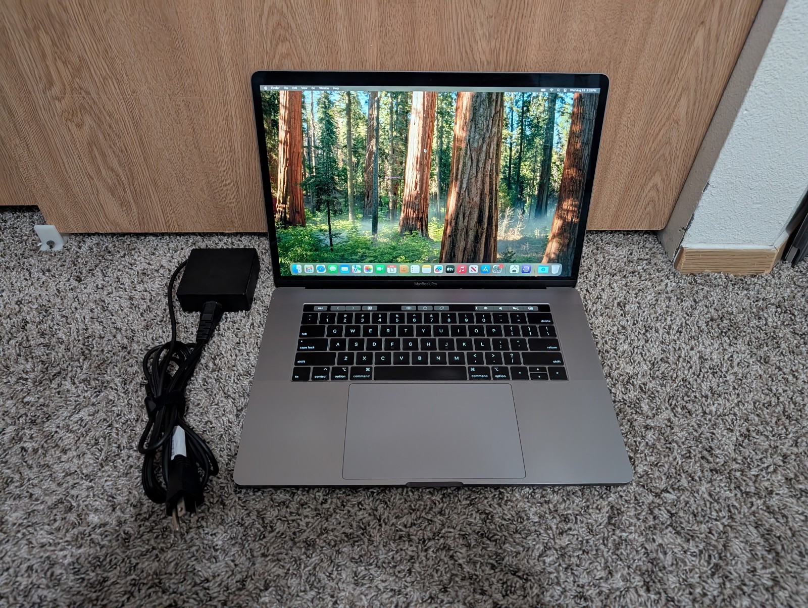 Apple Macbook Pro 2019 Touch Bar i9-9980HK Radeon Pro Vega 20 32GB RAM 2TB NVMe