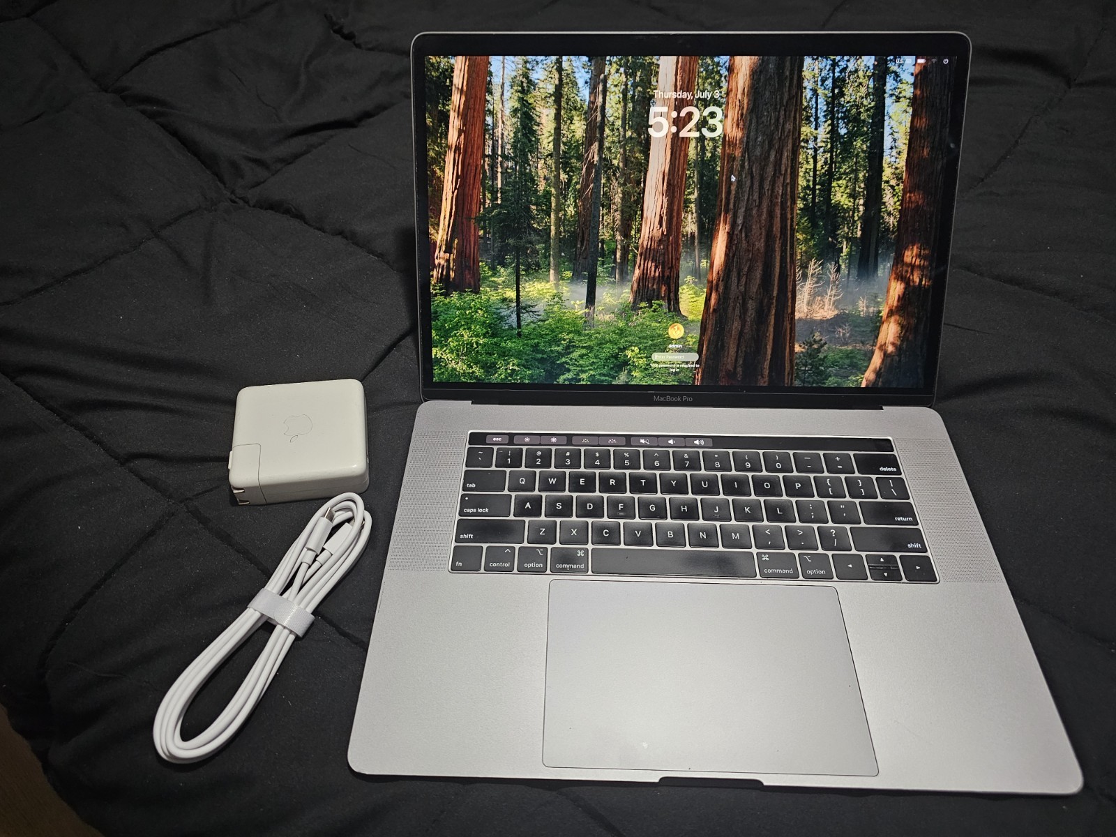 Apple MacBook Pro 2018 15.4″ Intel Core i7 2.6GHz 16GB RAM 512GB SSD A1990