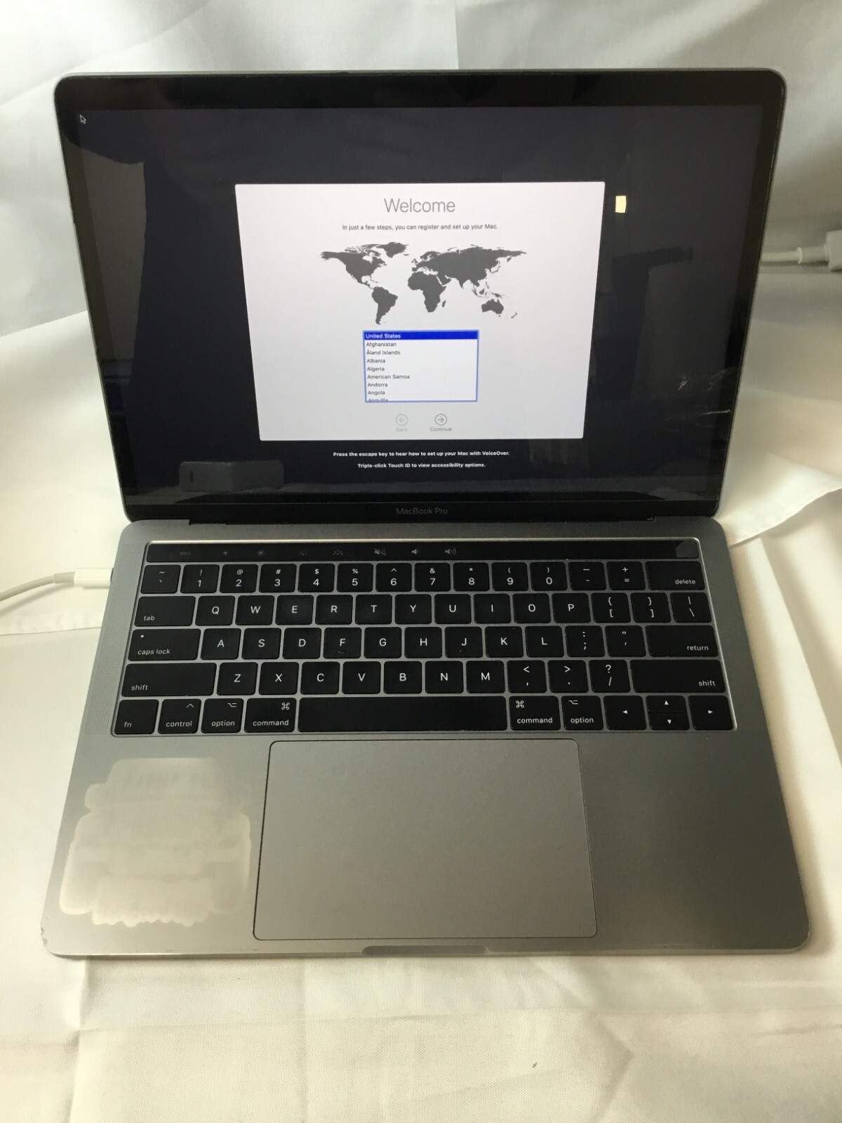 Apple Macbook Pro (M2017) 13″ 3.10GHz 8GB 256GB SSD Space Gray Grade C