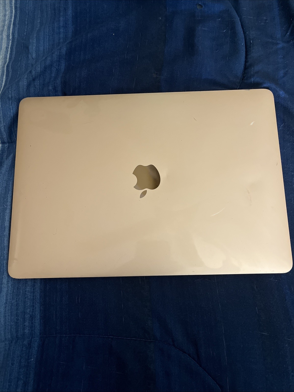 Apple MacBook