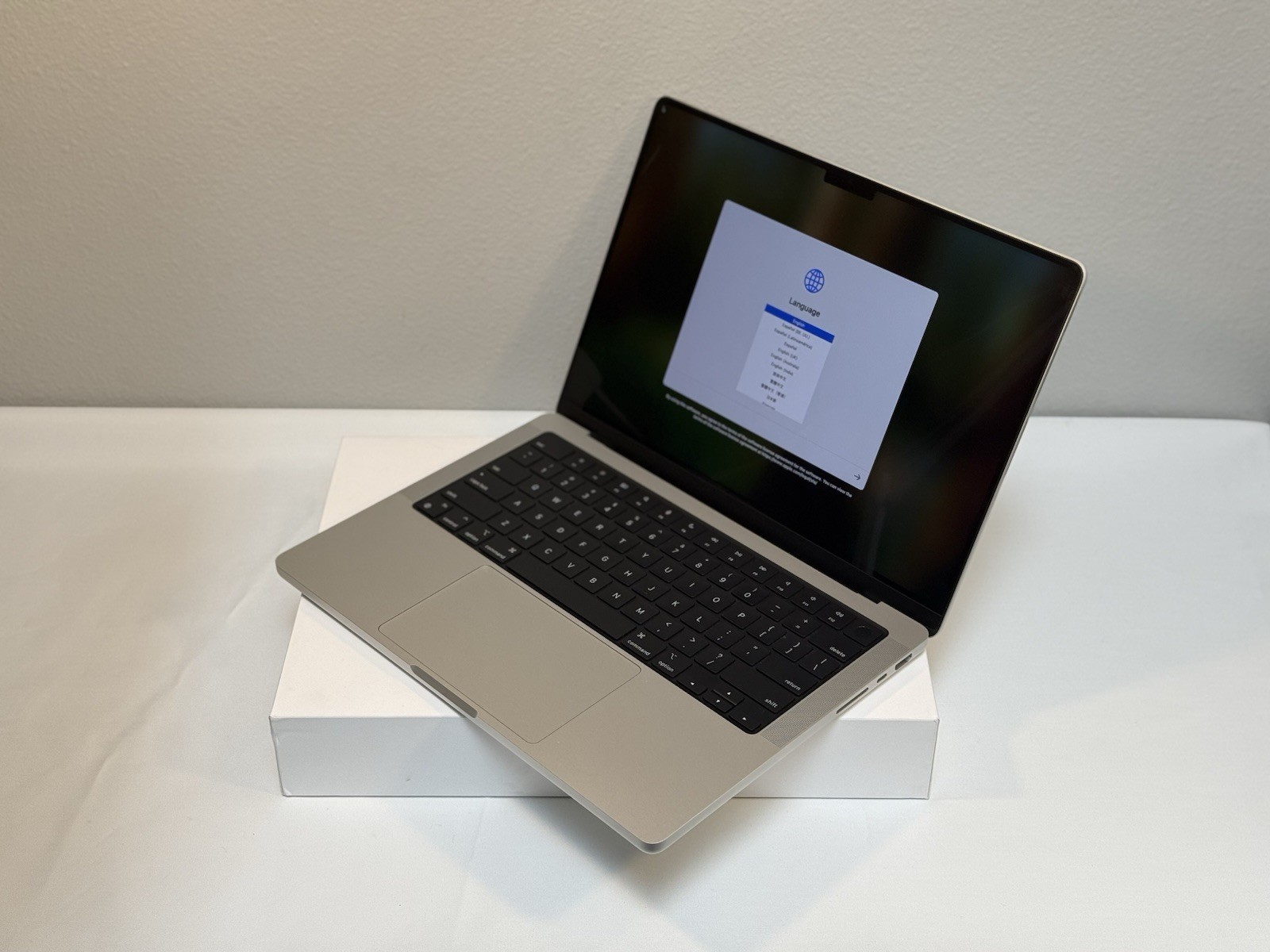 Apple MacBook Pro 14-in (2021) A2442 M1 Pro 512GB SSD 16GB RAM Silver w/ Box