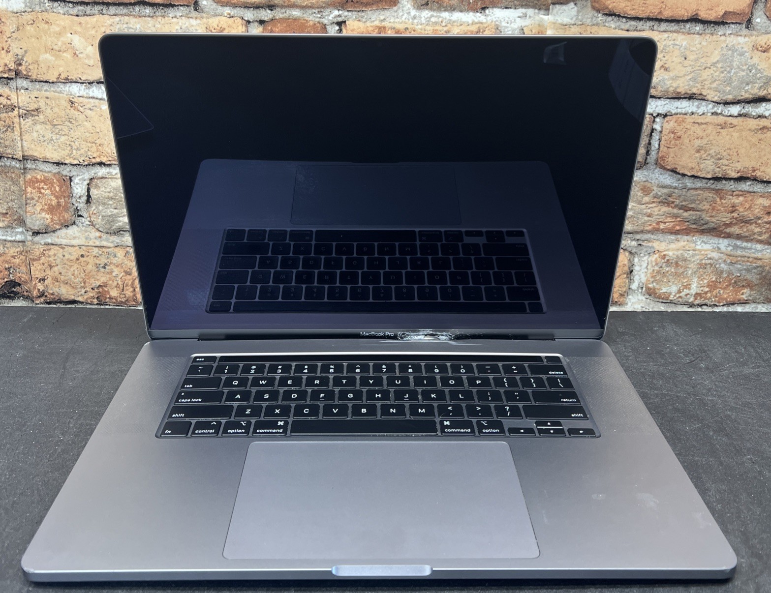 Apple MacBook Pro A2141 Chassis + Battery + Screen | Silver / READ