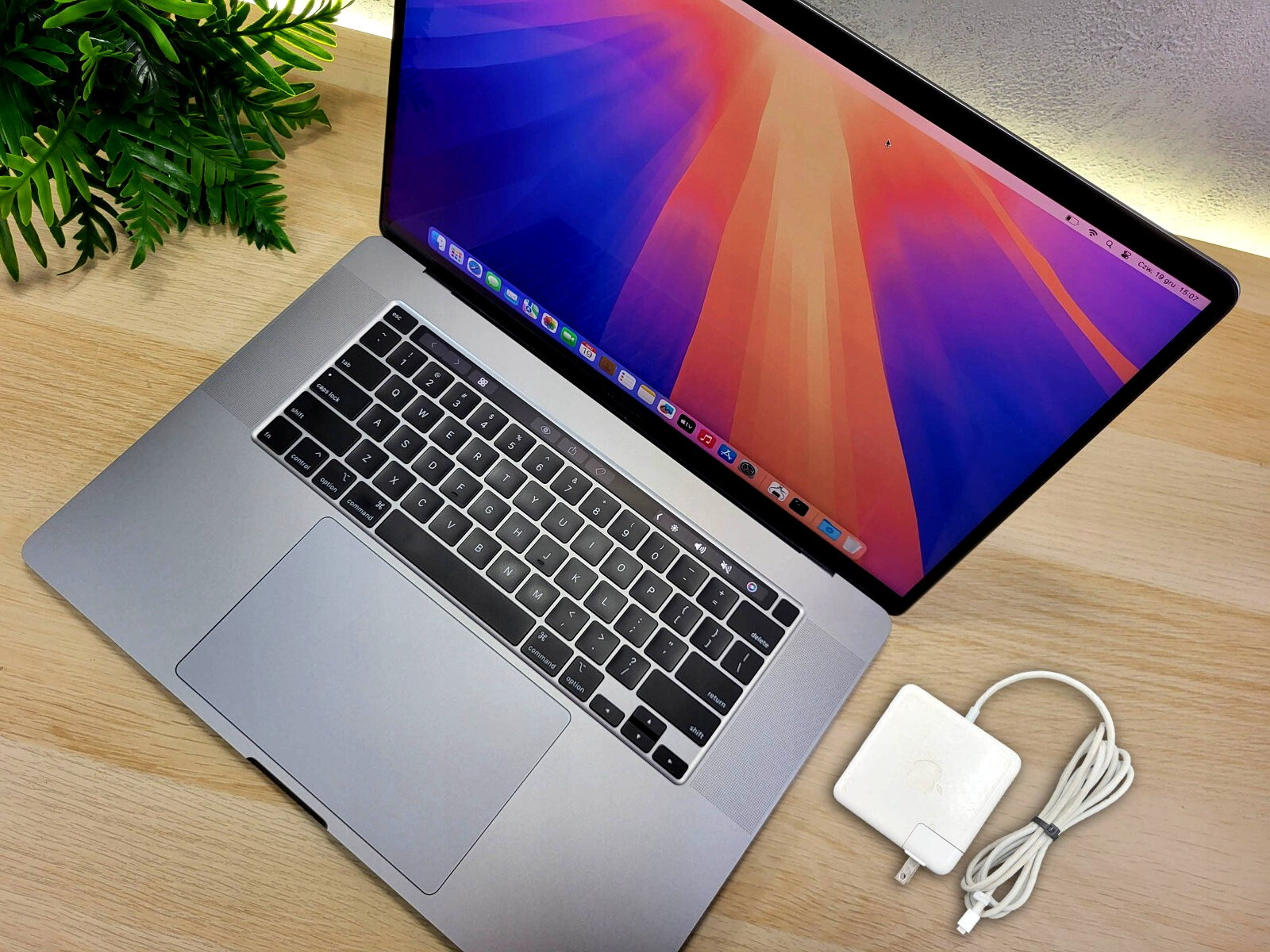 EXCELLENT | 2024 OSX – MacBook Pro 16″ 2019 i7 2.6 DUAL GPU Touch Bar + WARRANTY